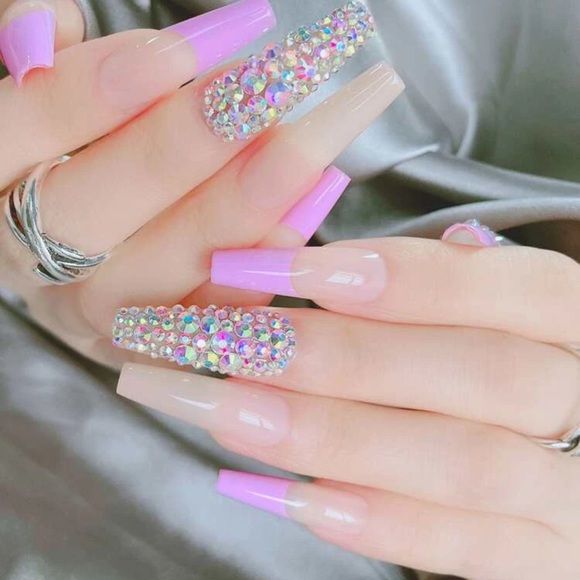 7 Piece Press-On Nails Kit - Picture 1 of 4